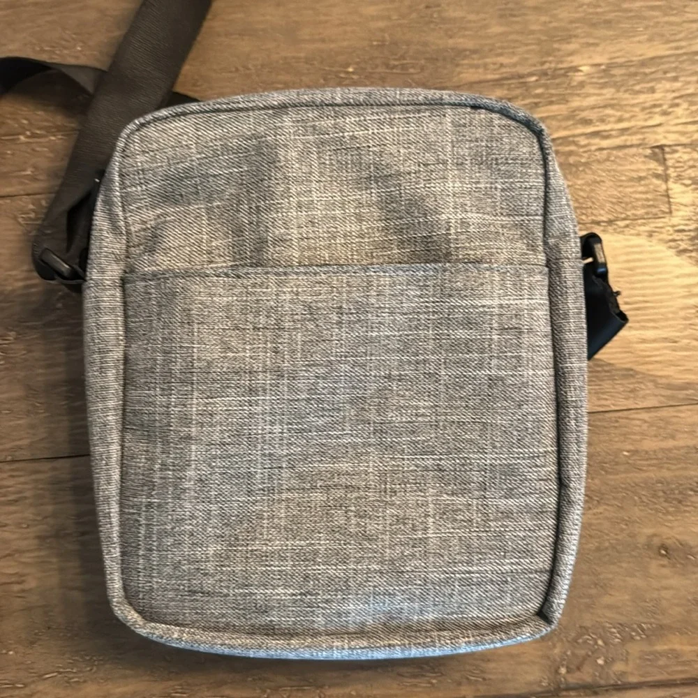 Herschel Crossbody Bag Crosshatch Grey Heather - Picture 4 of 9